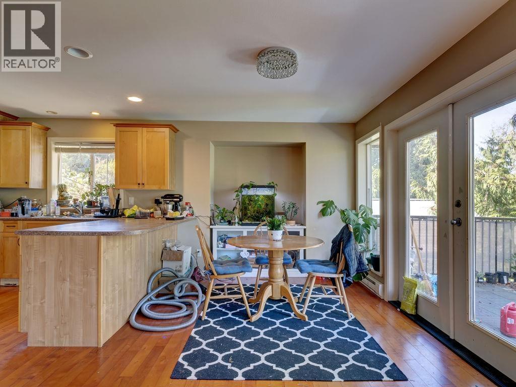 5886 SANDY HOOK ROAD, Sechelt