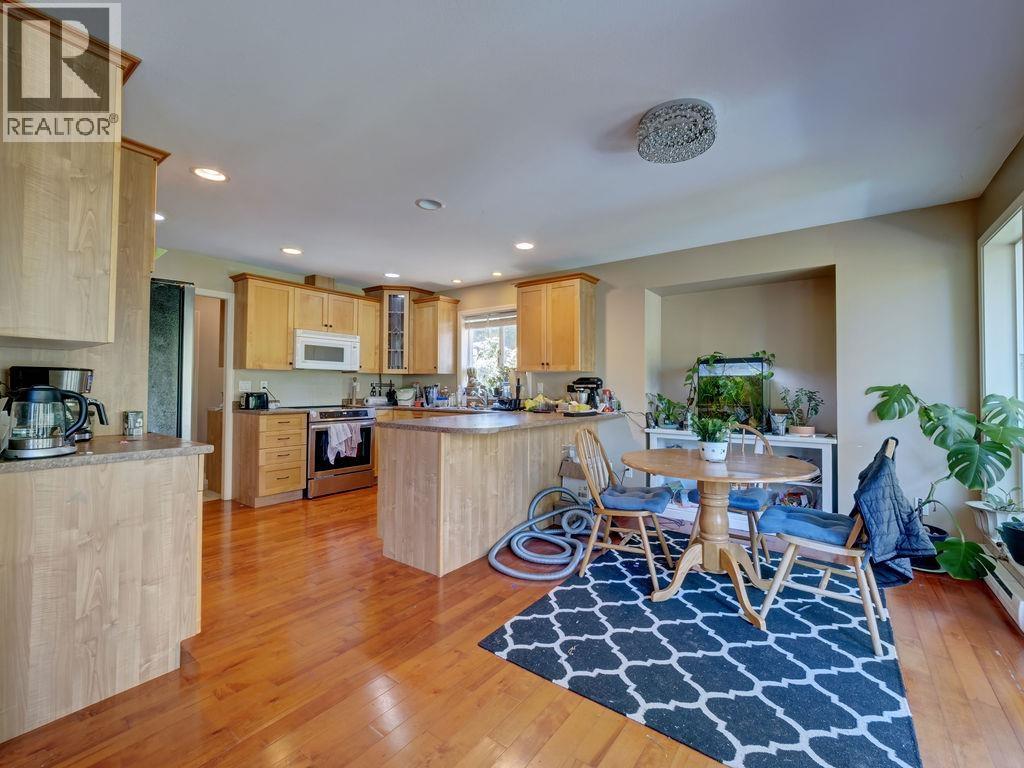 5886 SANDY HOOK ROAD, Sechelt