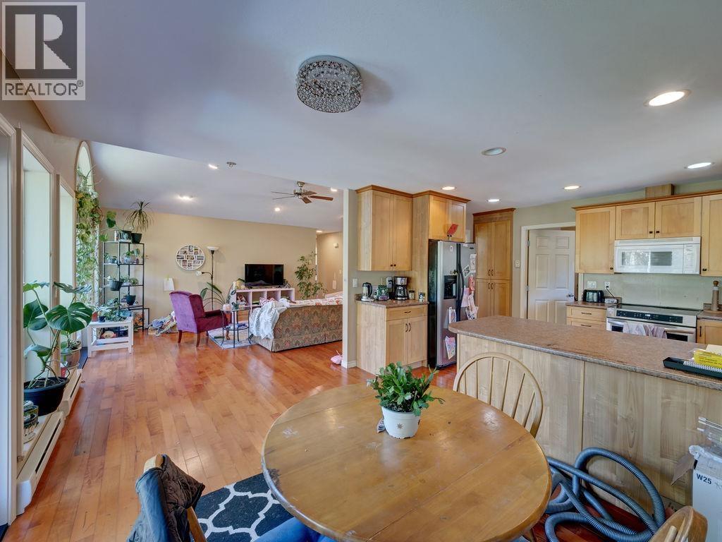 5886 SANDY HOOK ROAD, Sechelt