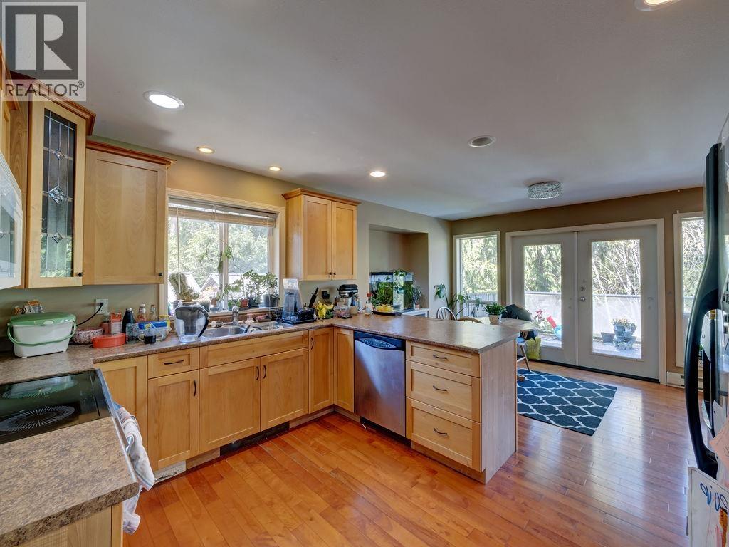 5886 SANDY HOOK ROAD, Sechelt