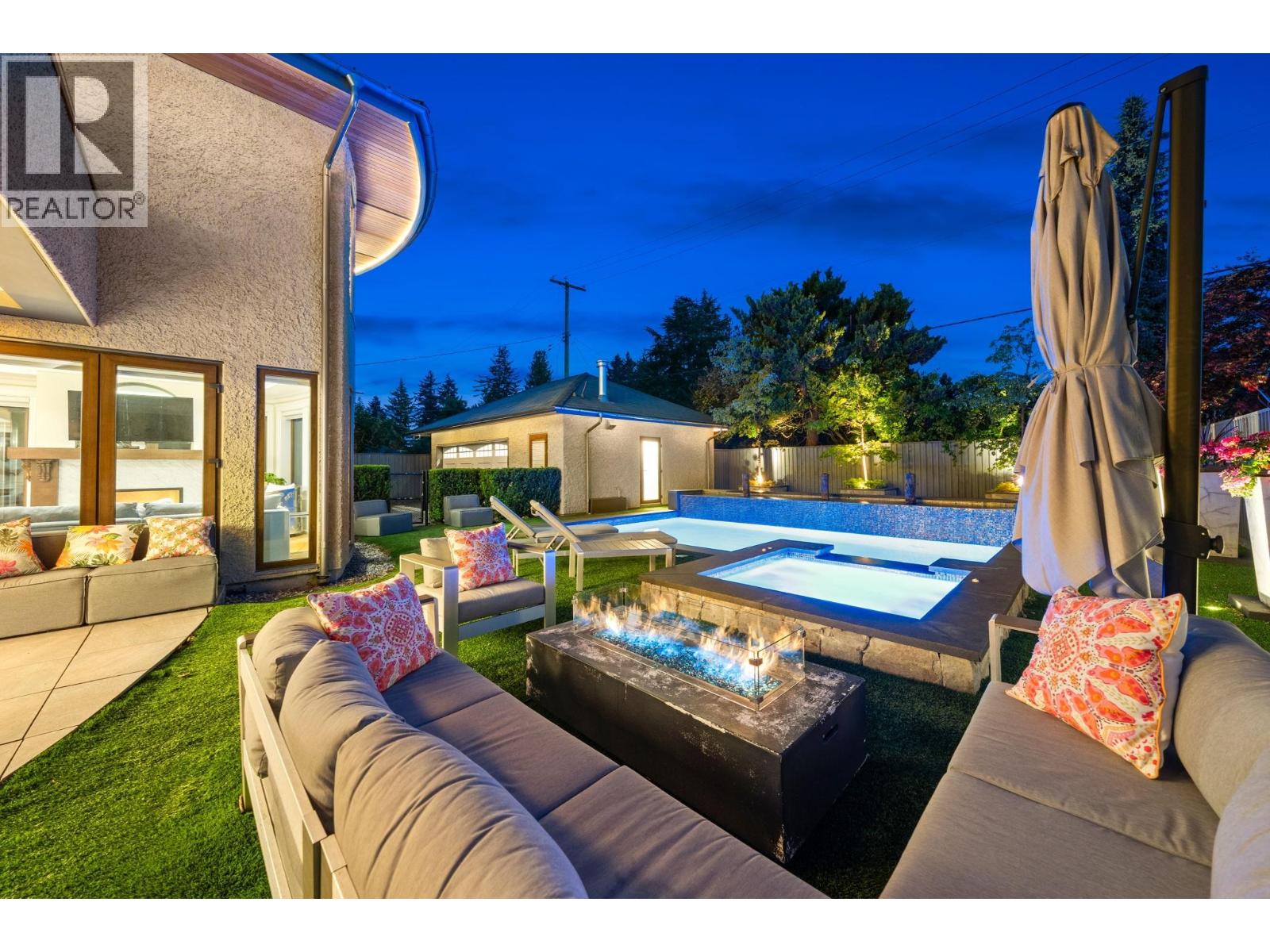 2809 EDGEMONT BOULEVARD, North Vancouver