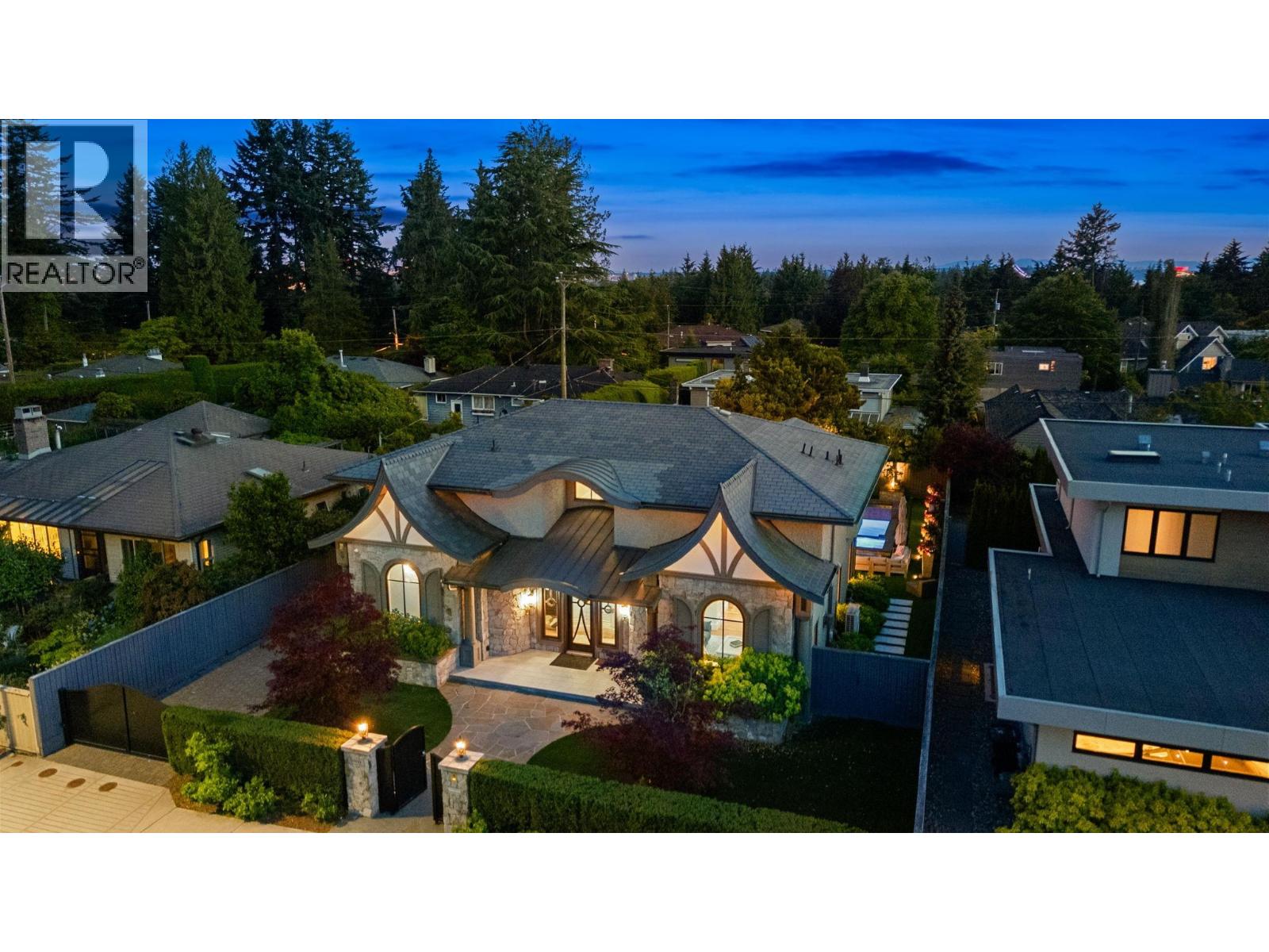 2809 EDGEMONT BOULEVARD, North Vancouver