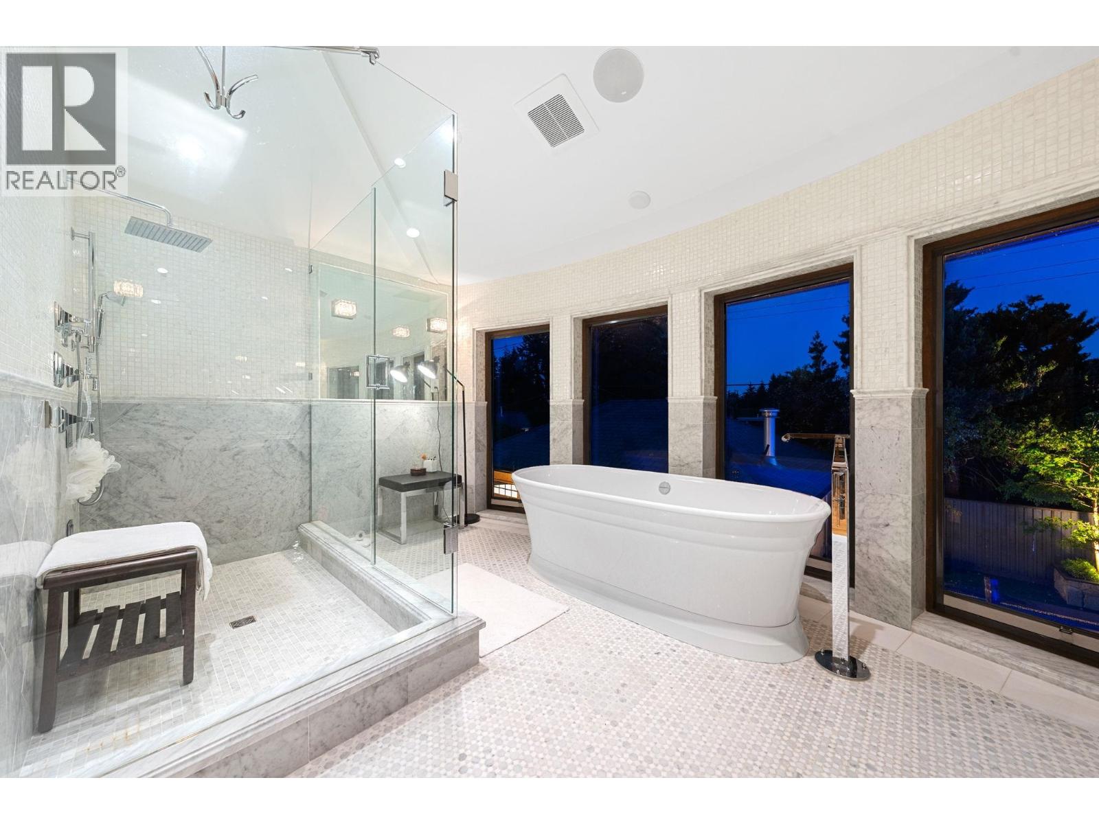 2809 EDGEMONT BOULEVARD, North Vancouver