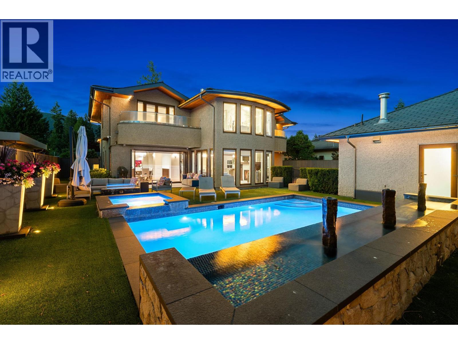 2809 EDGEMONT BOULEVARD, North Vancouver