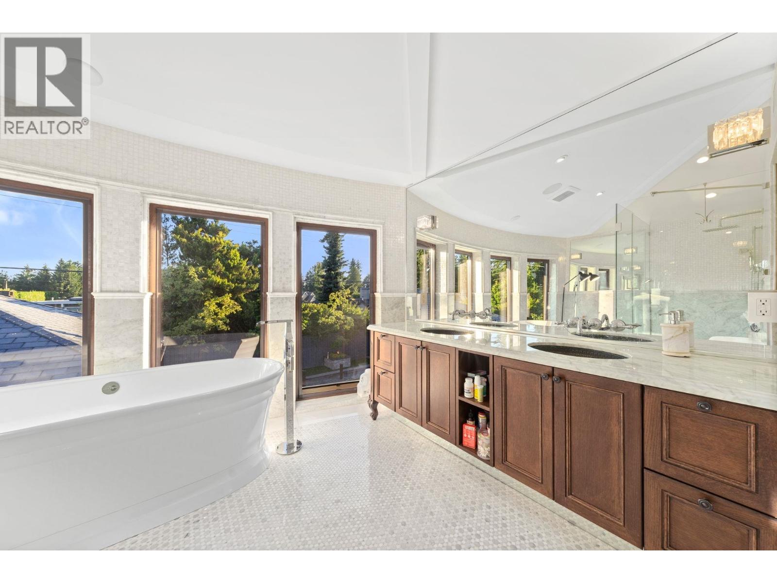 2809 EDGEMONT BOULEVARD, North Vancouver