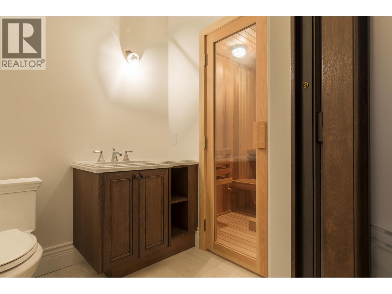 2809 EDGEMONT BOULEVARD, North Vancouver