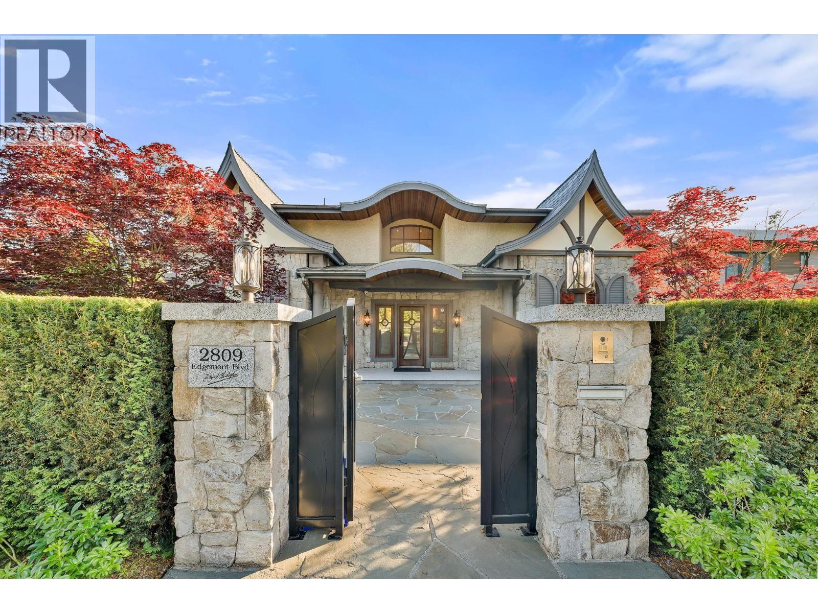 2809 EDGEMONT BOULEVARD, North Vancouver