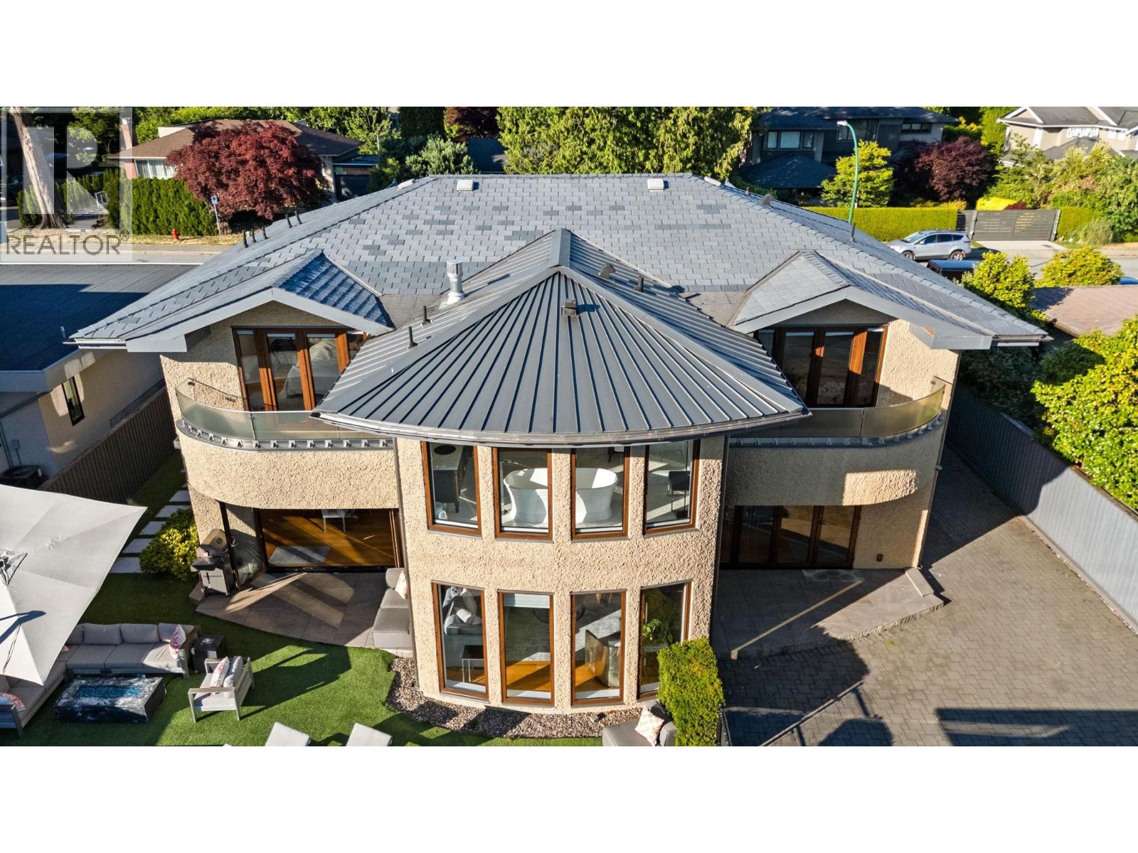 2809 EDGEMONT BOULEVARD, North Vancouver