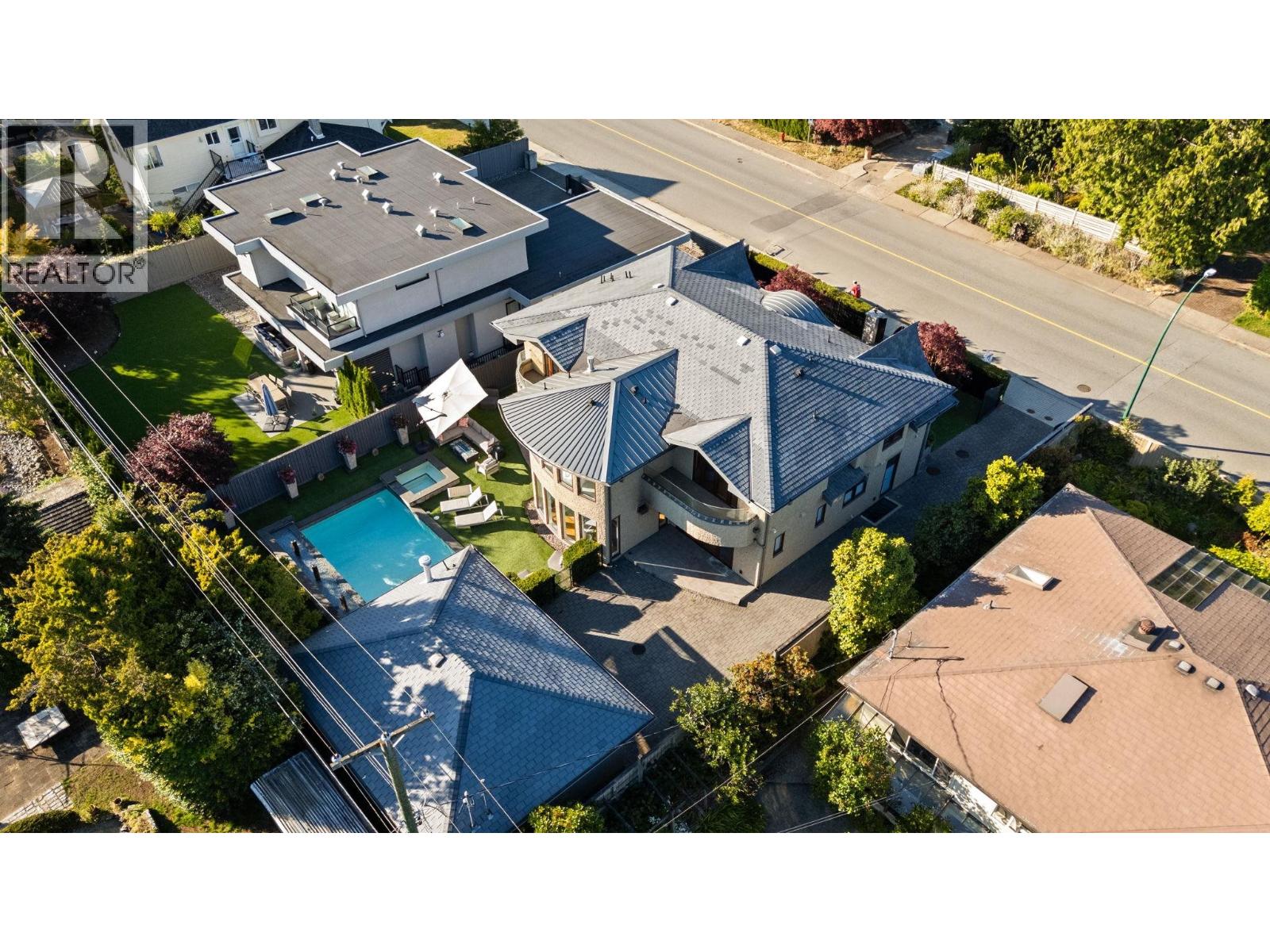2809 EDGEMONT BOULEVARD, North Vancouver