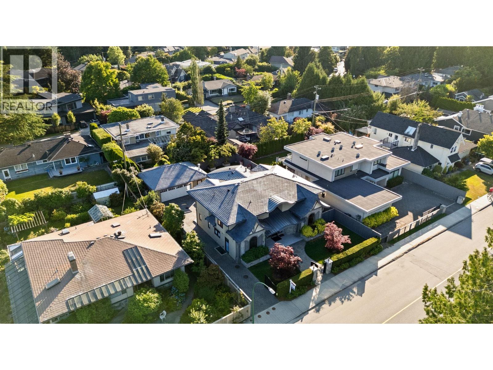 2809 EDGEMONT BOULEVARD, North Vancouver