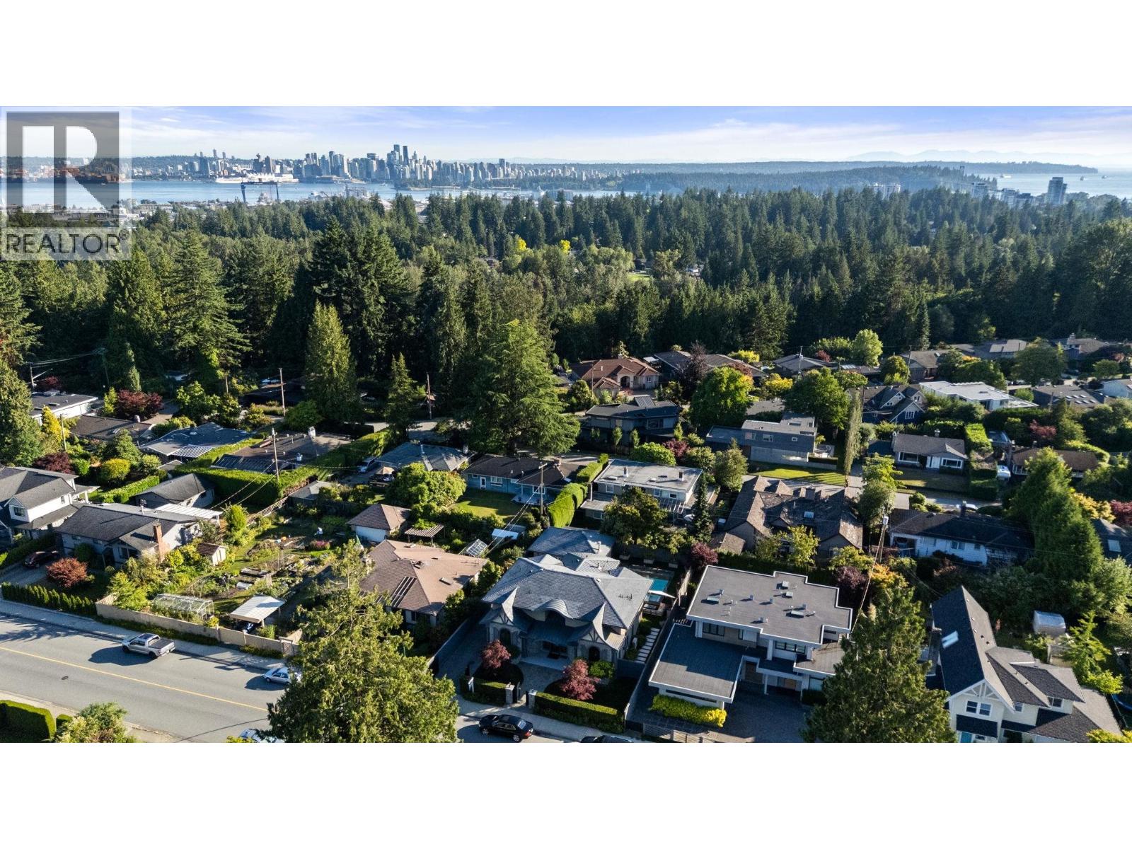 2809 EDGEMONT BOULEVARD, North Vancouver