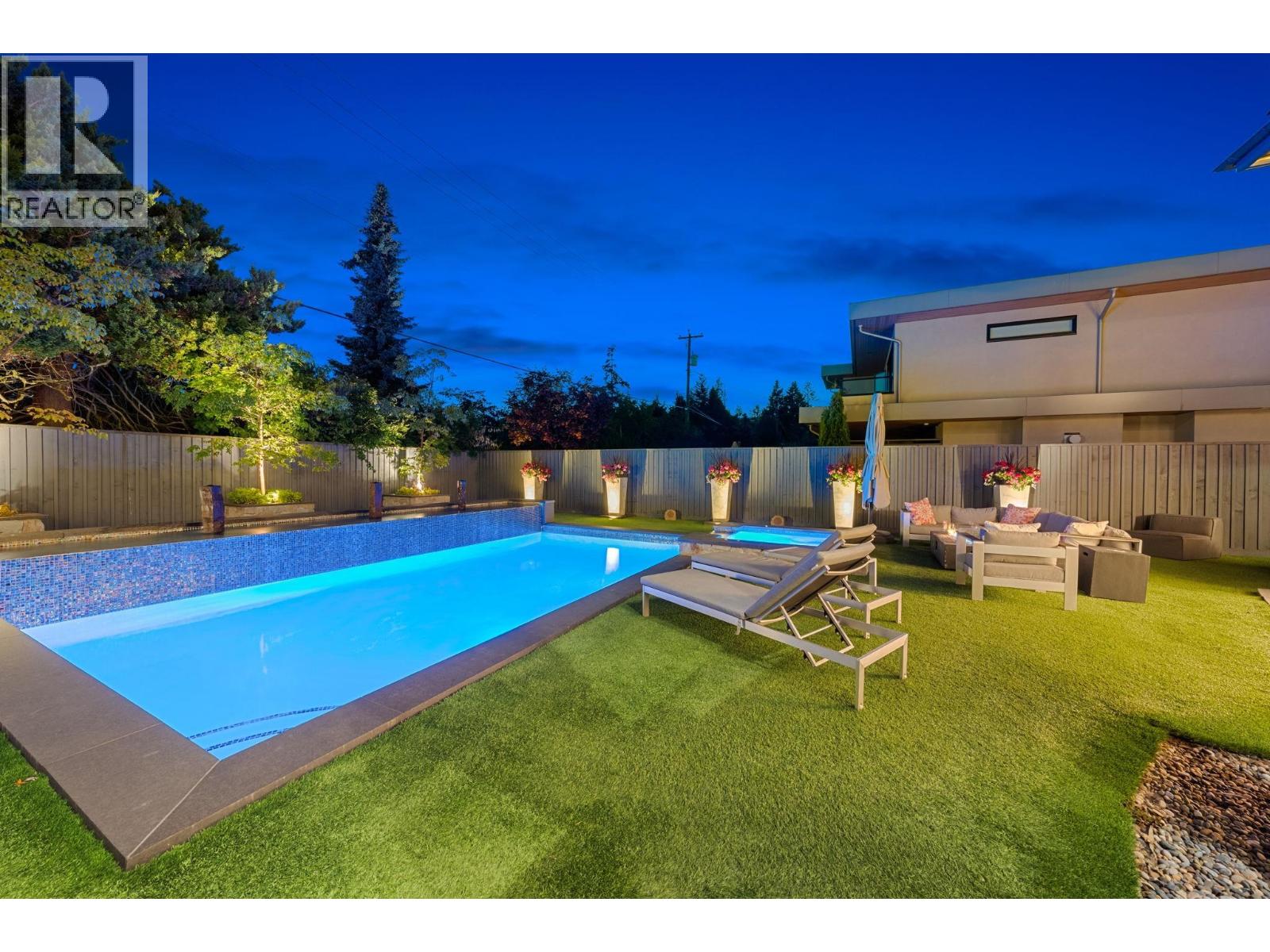 2809 EDGEMONT BOULEVARD, North Vancouver