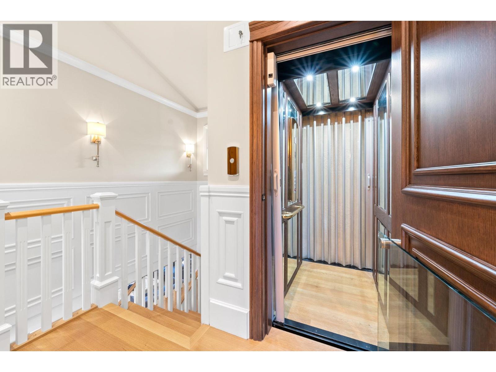 2809 EDGEMONT BOULEVARD, North Vancouver