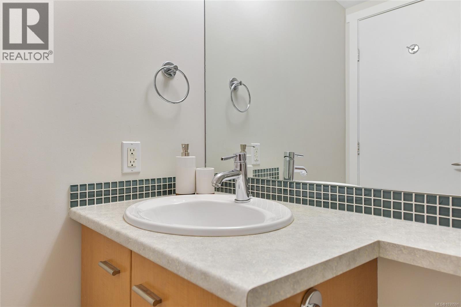 1903 751 Fairfield Rd, Victoria