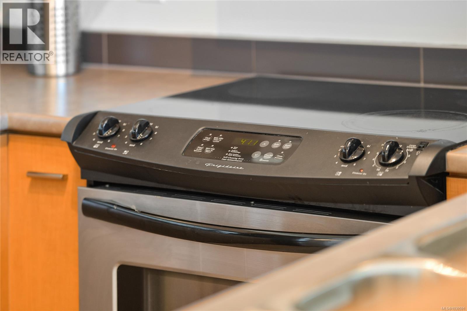 1903 751 Fairfield Rd, Victoria