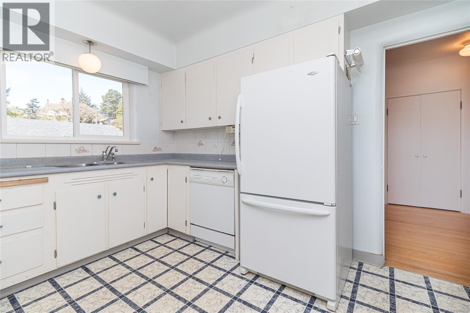  1030 Falkland Road, Oak Bay