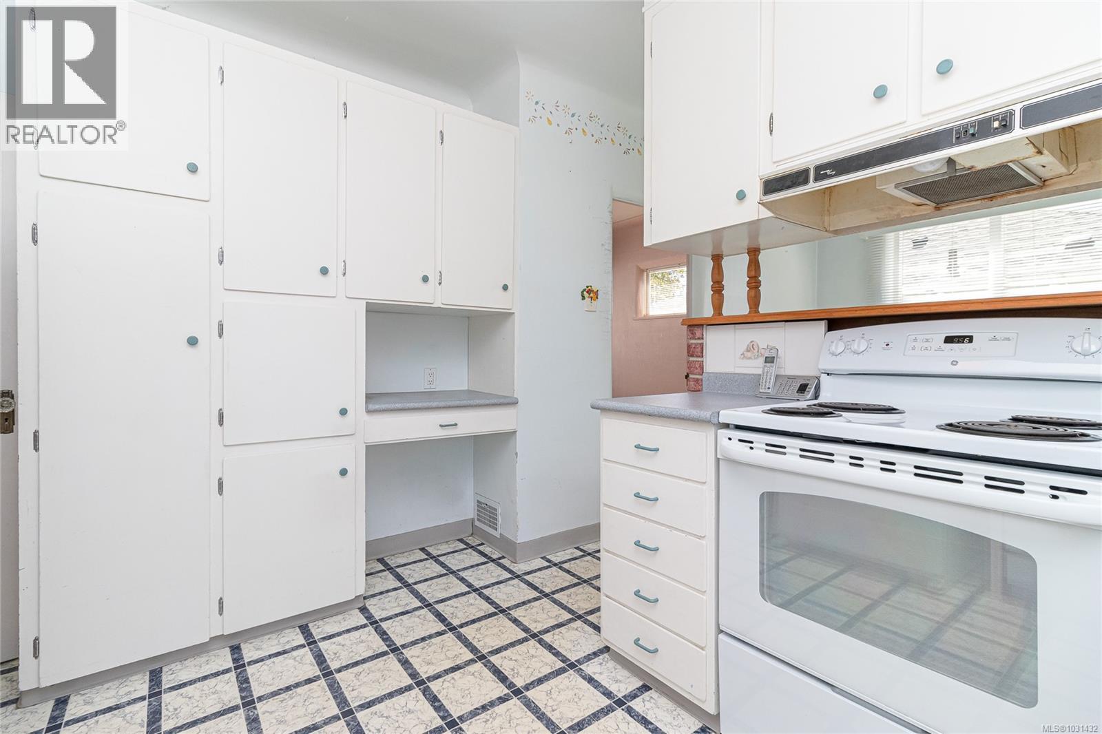  1030 Falkland Road, Oak Bay