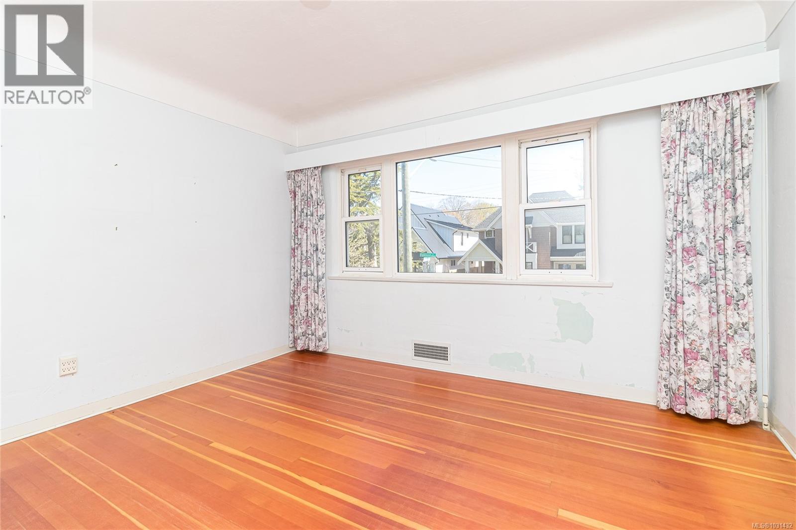  1030 Falkland Road, Oak Bay