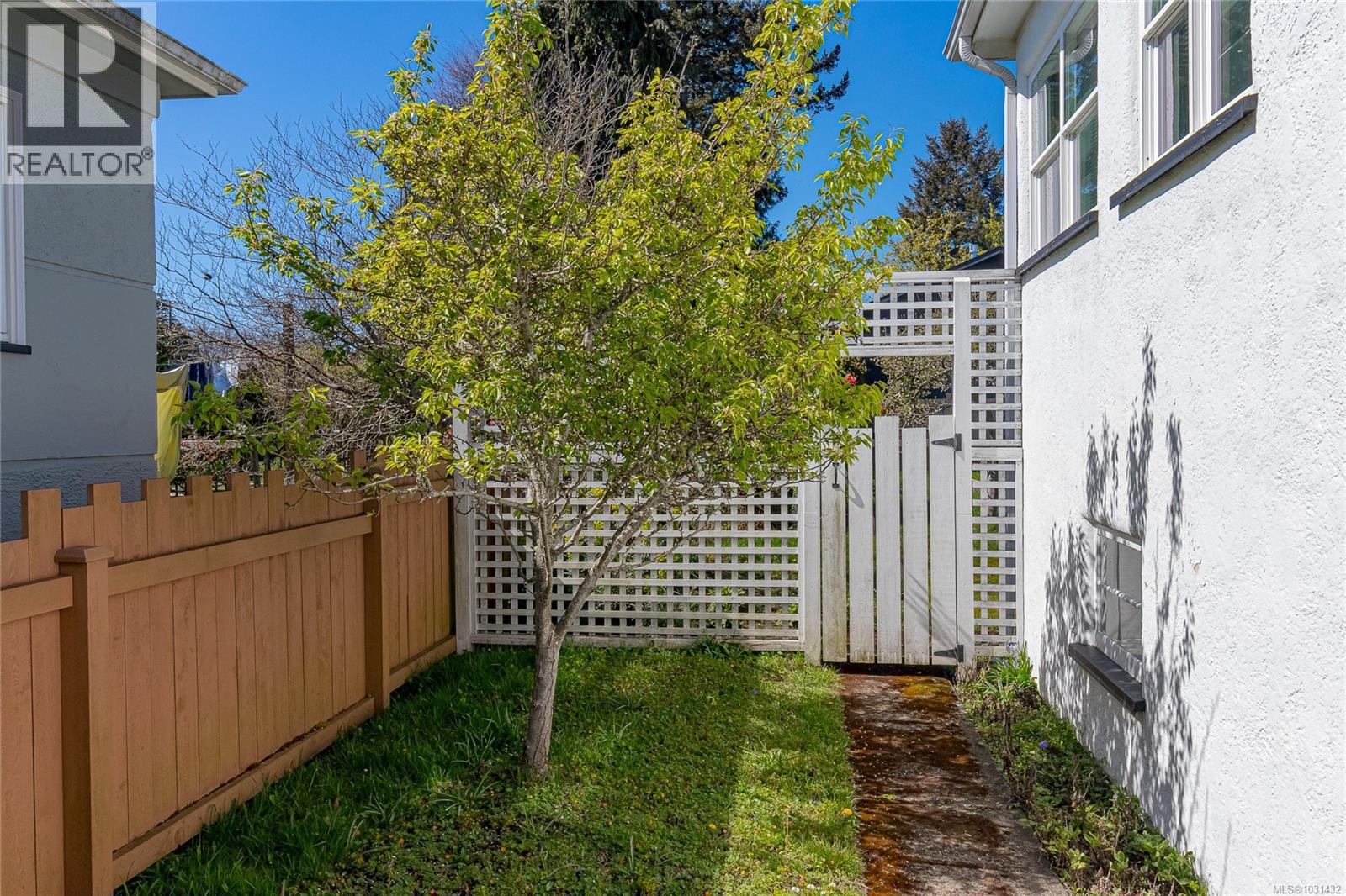  1030 Falkland Road, Oak Bay