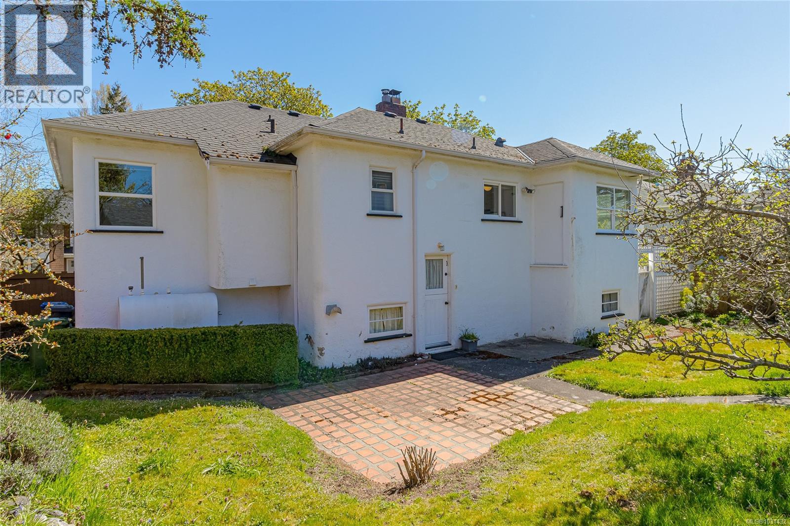  1030 Falkland Road, Oak Bay