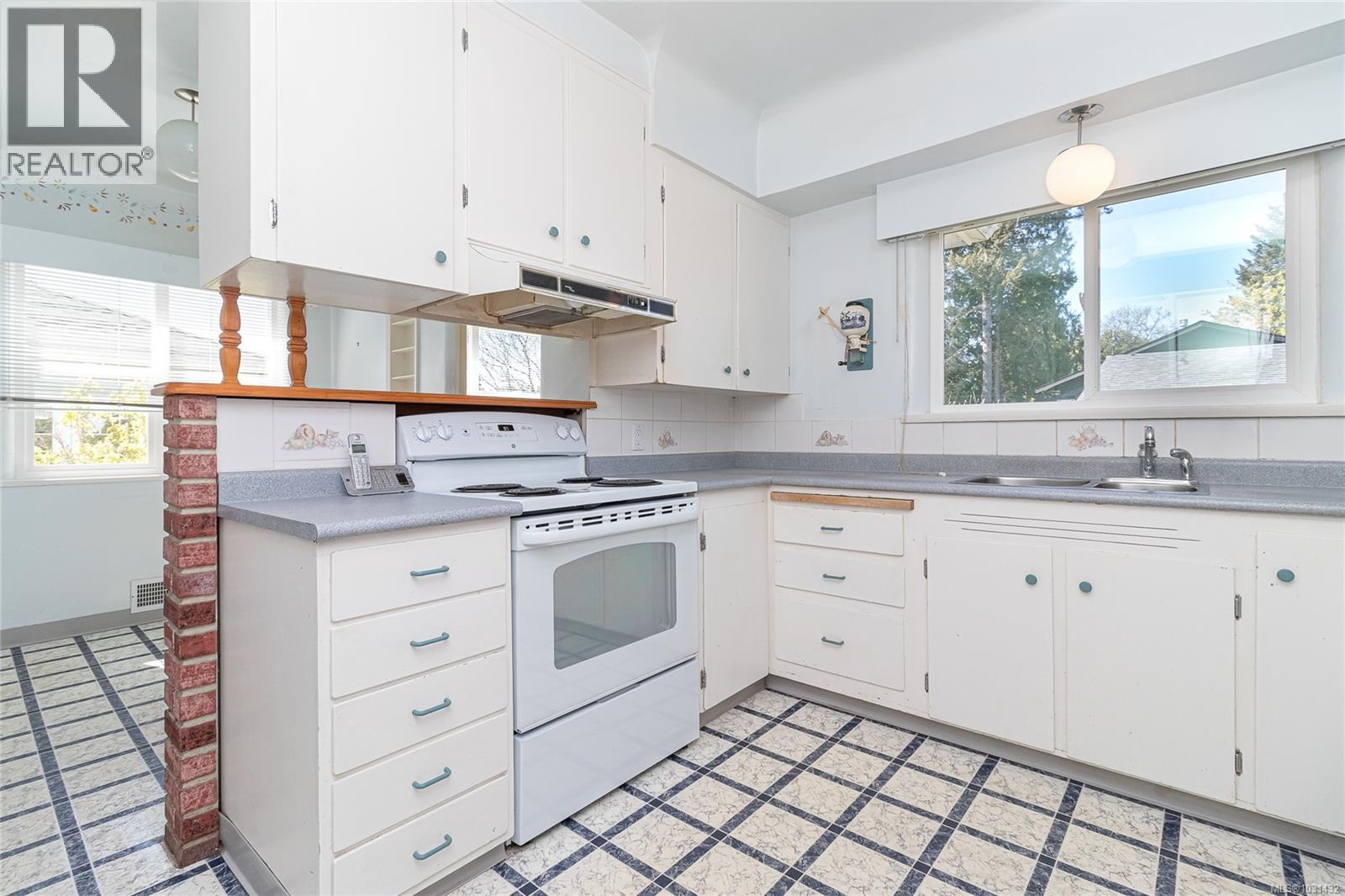  1030 Falkland Road, Oak Bay