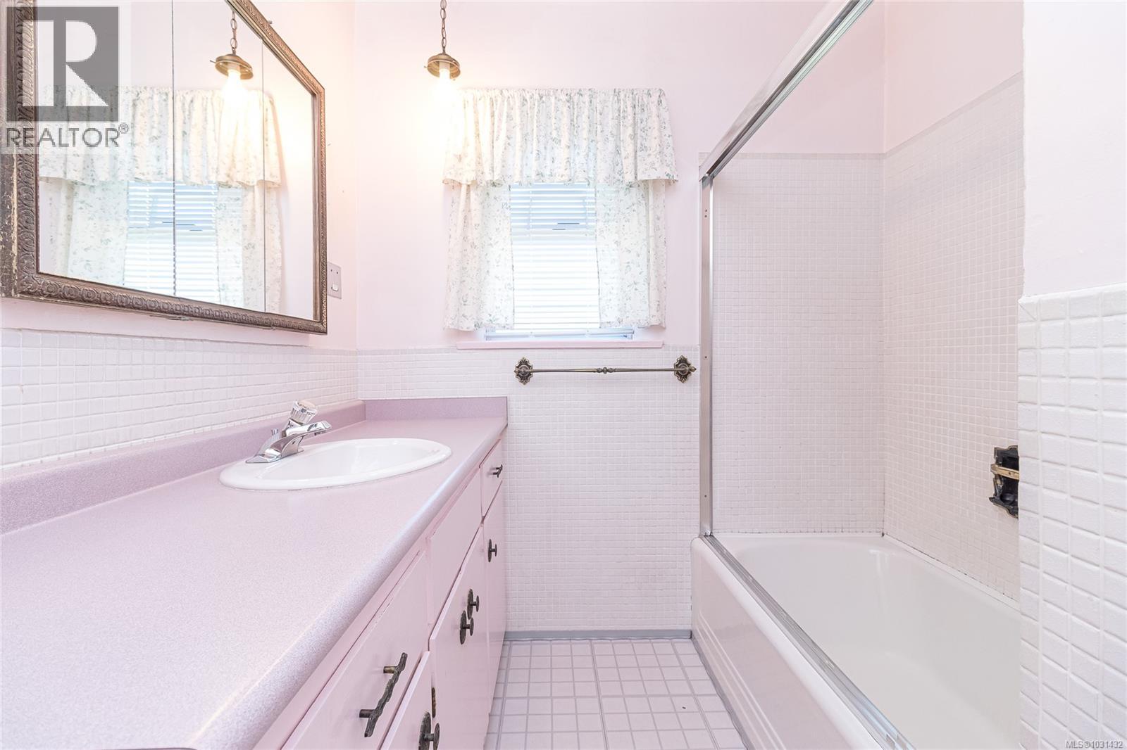  1030 Falkland Road, Oak Bay