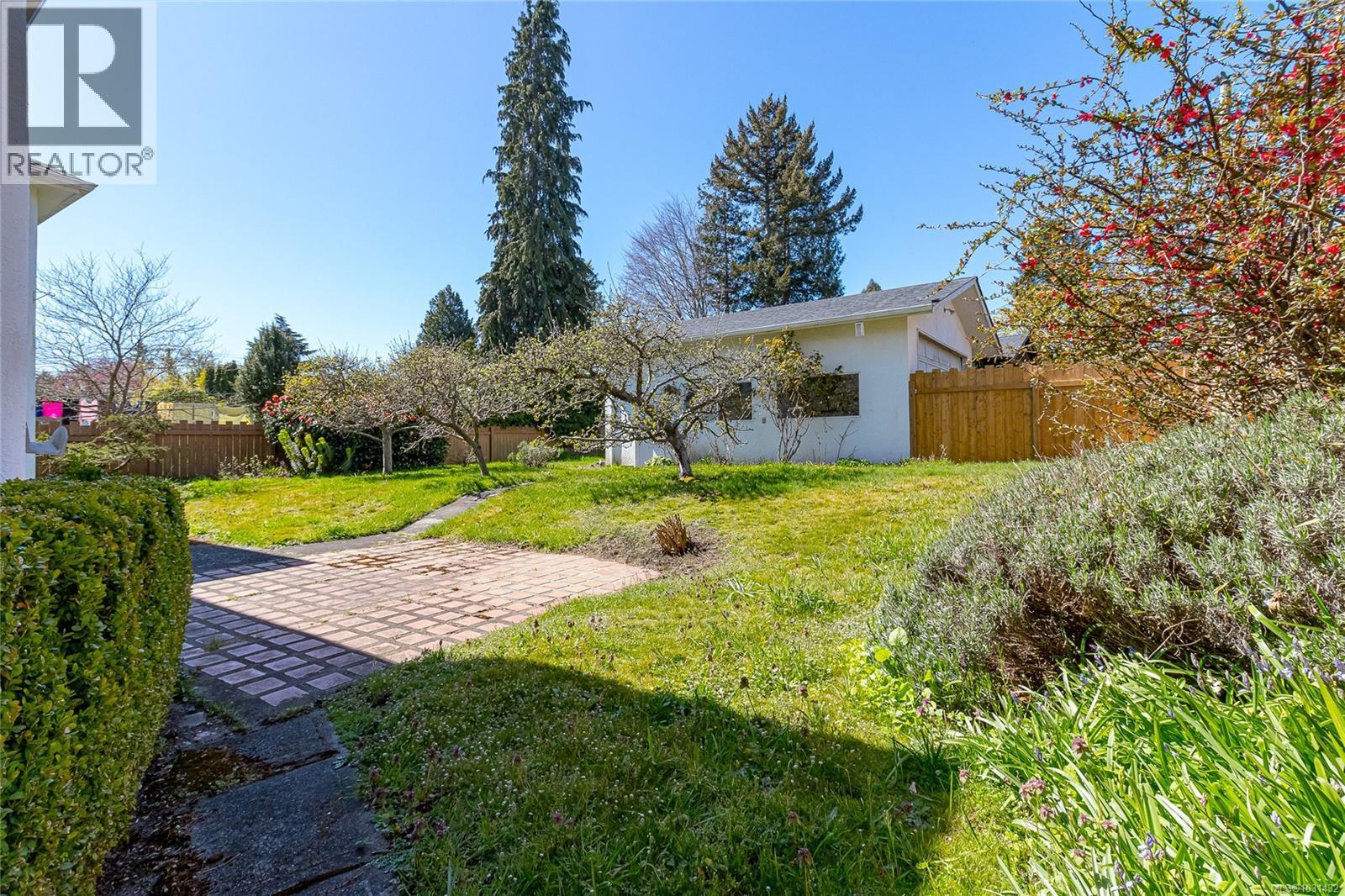  1030 Falkland Road, Oak Bay
