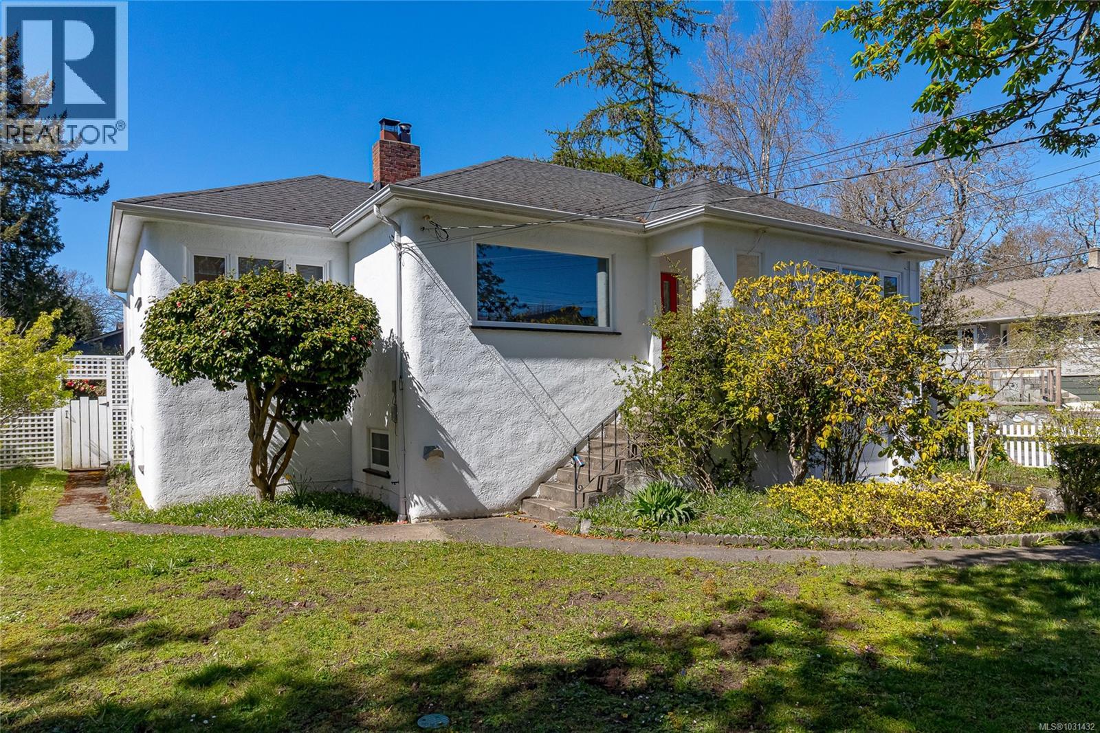  1030 Falkland Road, Oak Bay