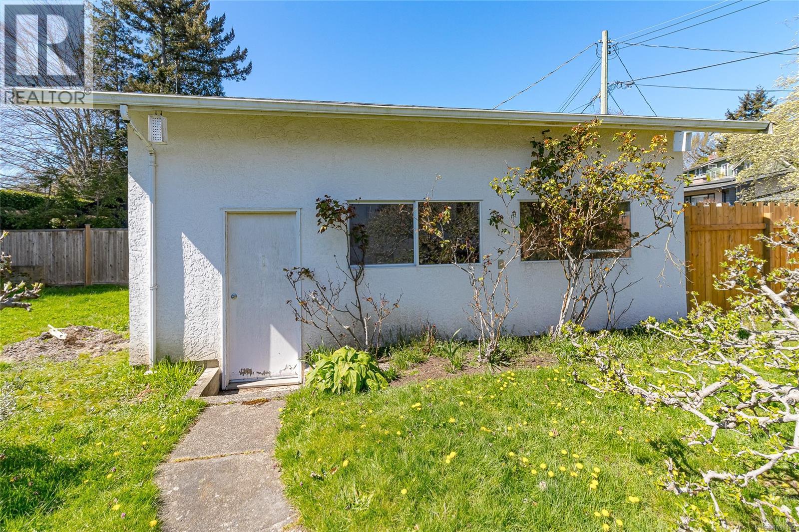  1030 Falkland Road, Oak Bay
