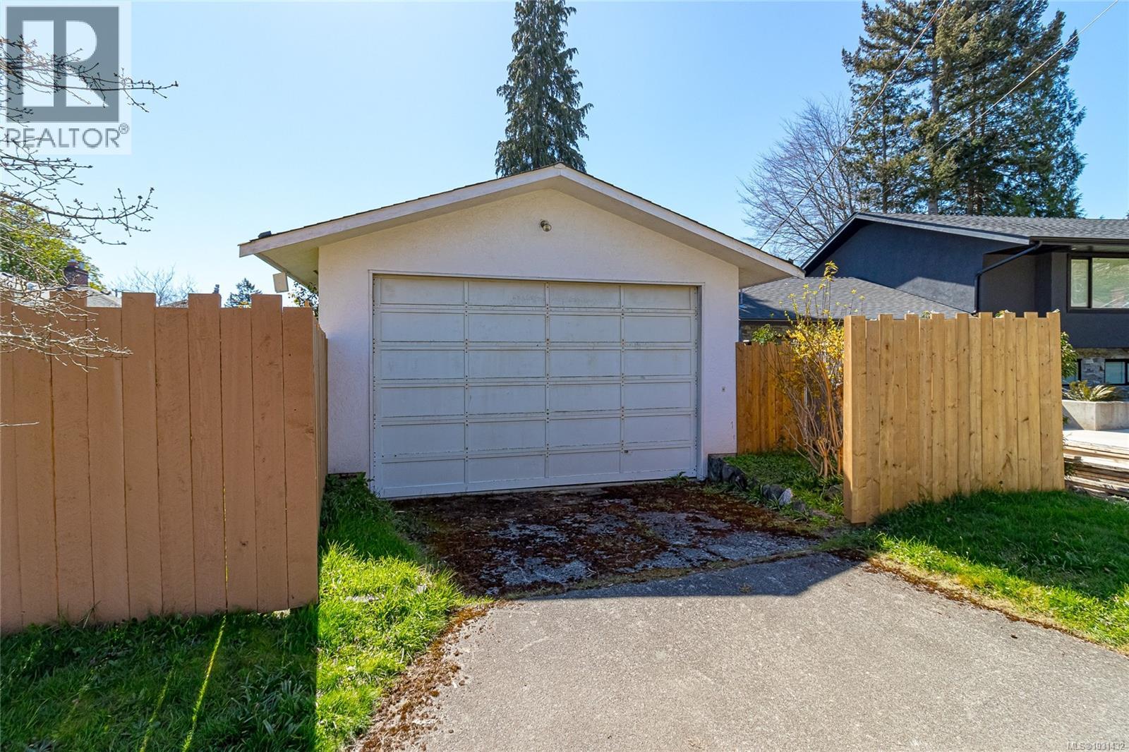  1030 Falkland Road, Oak Bay