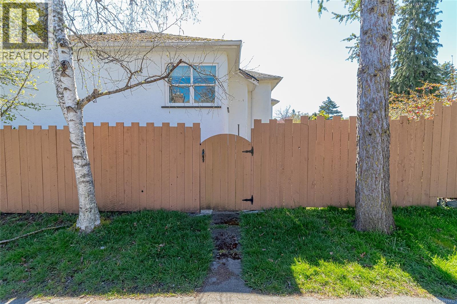  1030 Falkland Road, Oak Bay