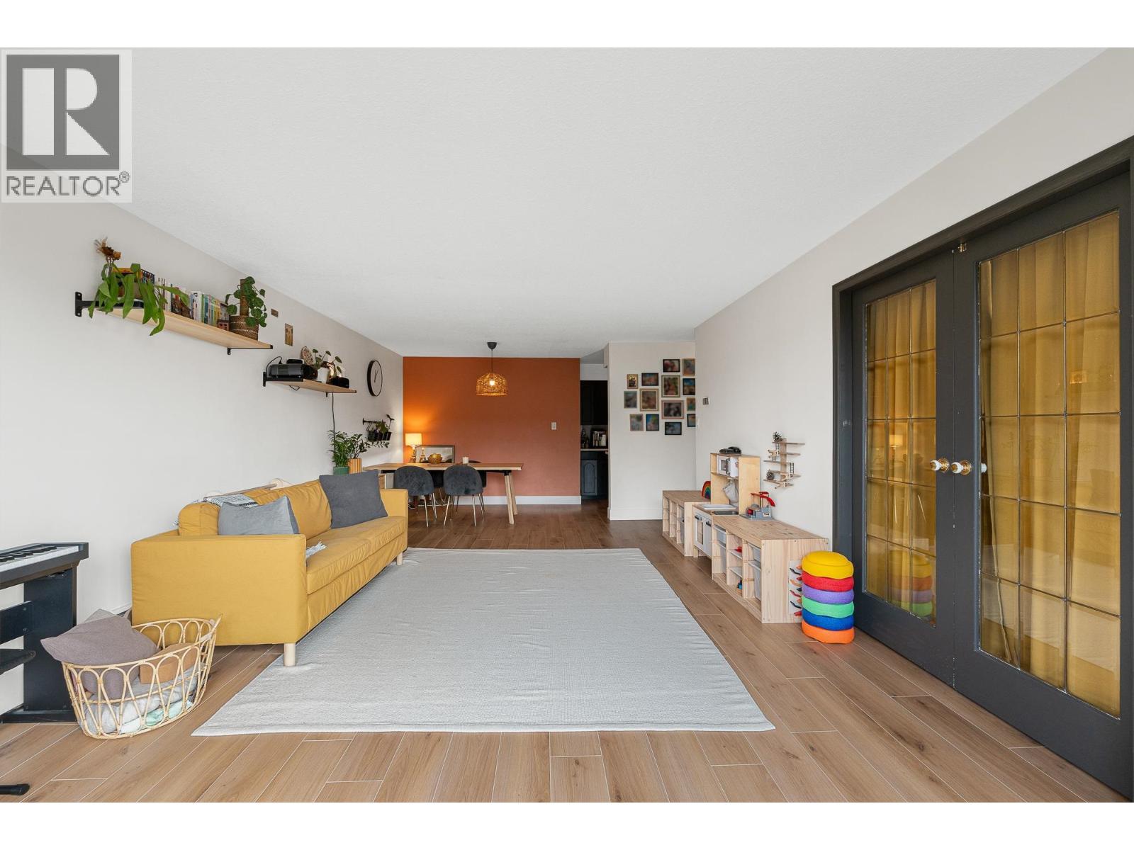 105 175 E 5TH STREET, North Vancouver