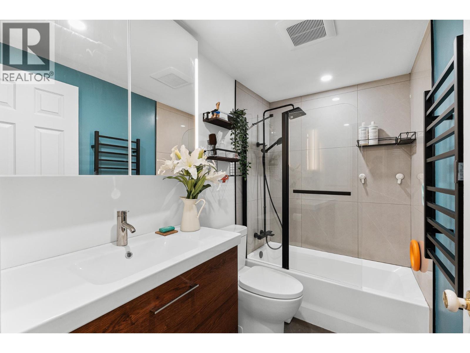 105 175 E 5TH STREET, North Vancouver