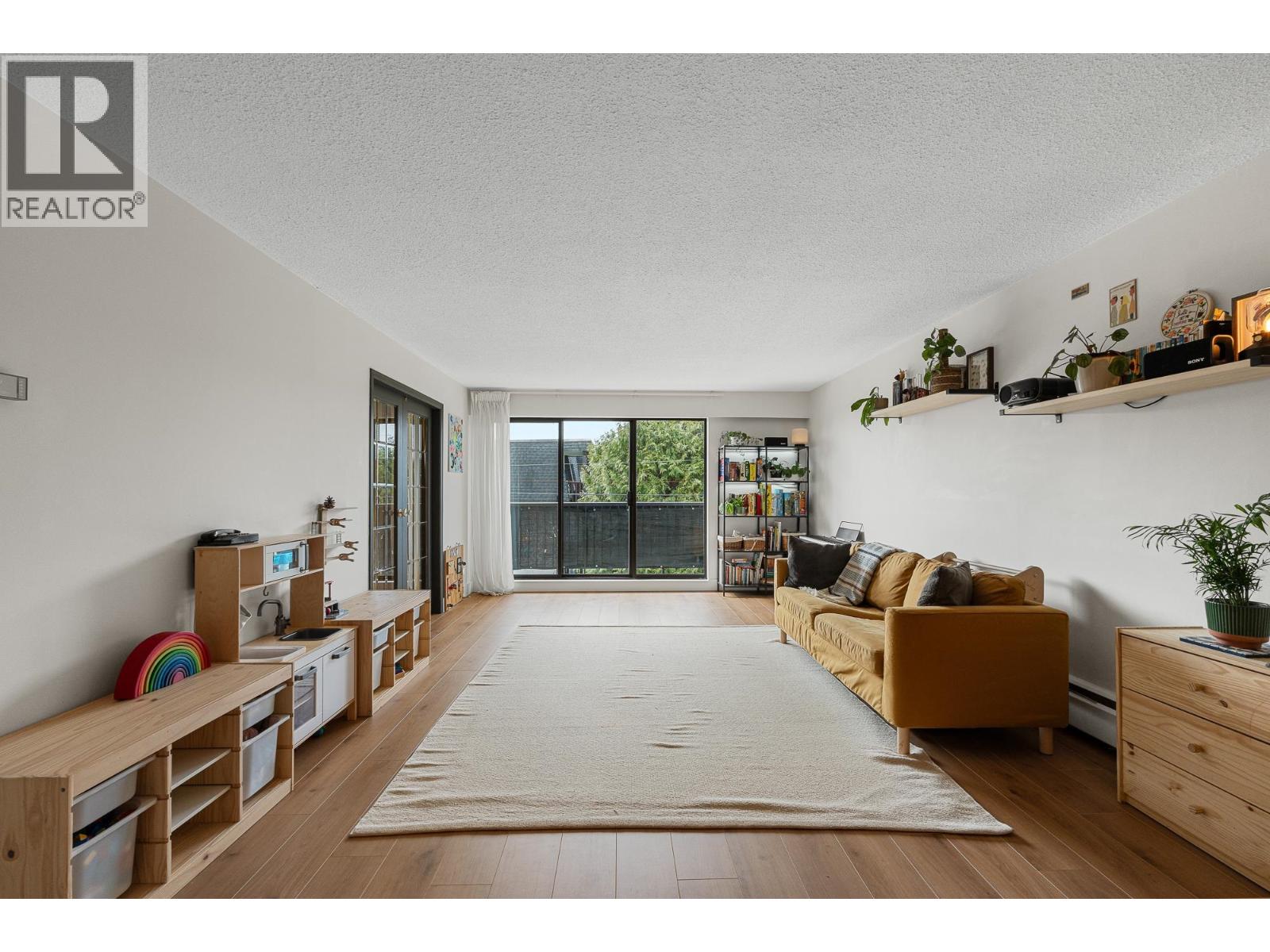 105 175 E 5TH STREET, North Vancouver