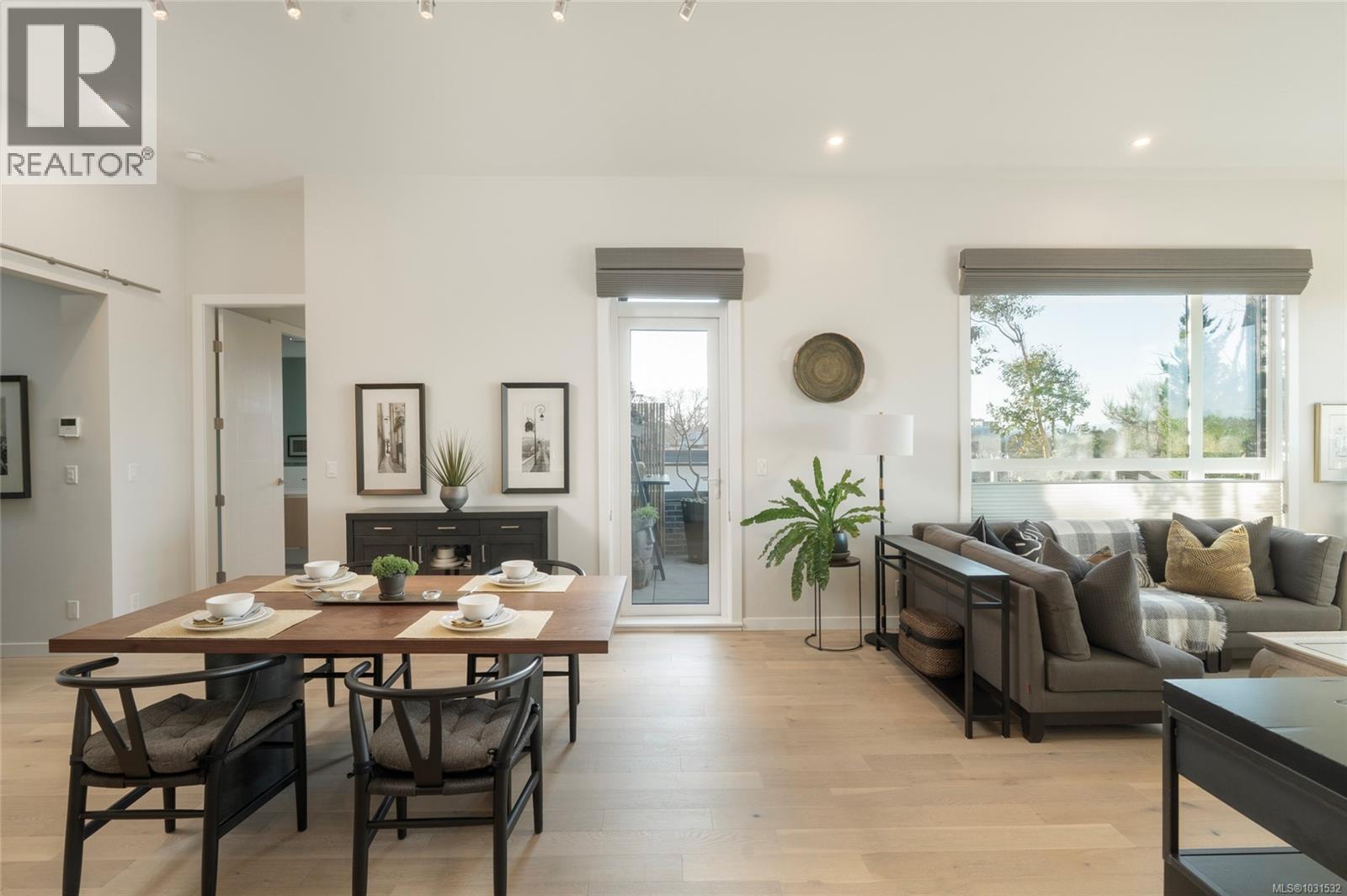 PH5 2285 Bowker Avenue, Oak Bay