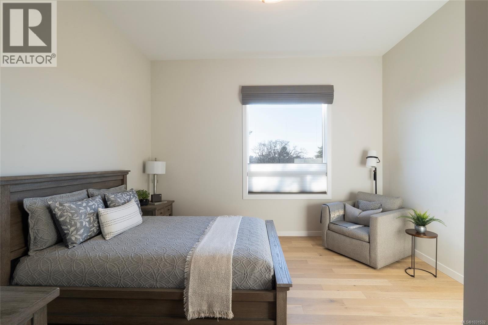 PH5 2285 Bowker Avenue, Oak Bay