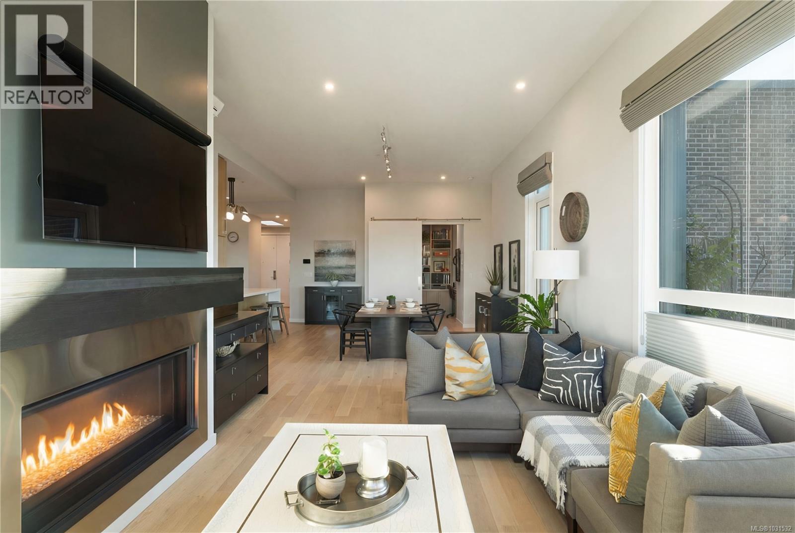 PH5 2285 Bowker Avenue, Oak Bay