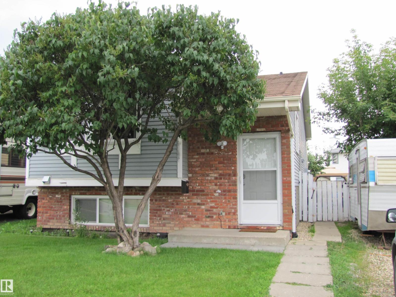 #Main 4907 32 AV NW, Edmonton