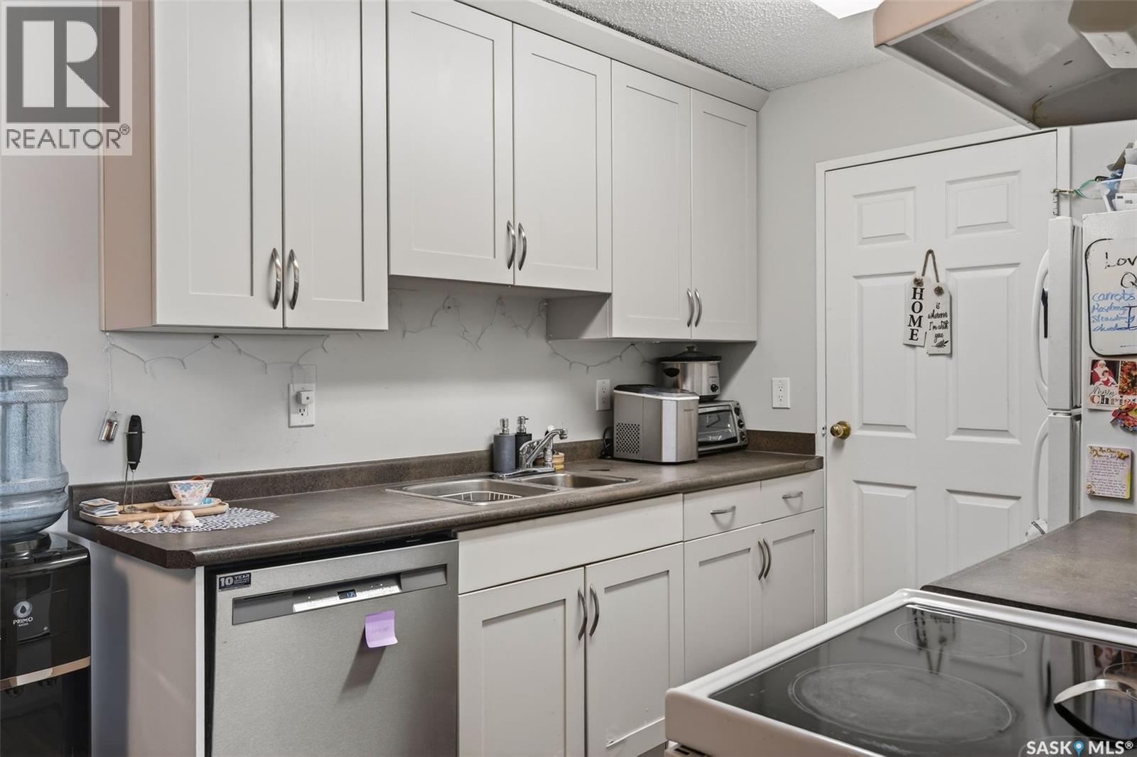 #105H 1121 MCKERCHER DRIVE - 13