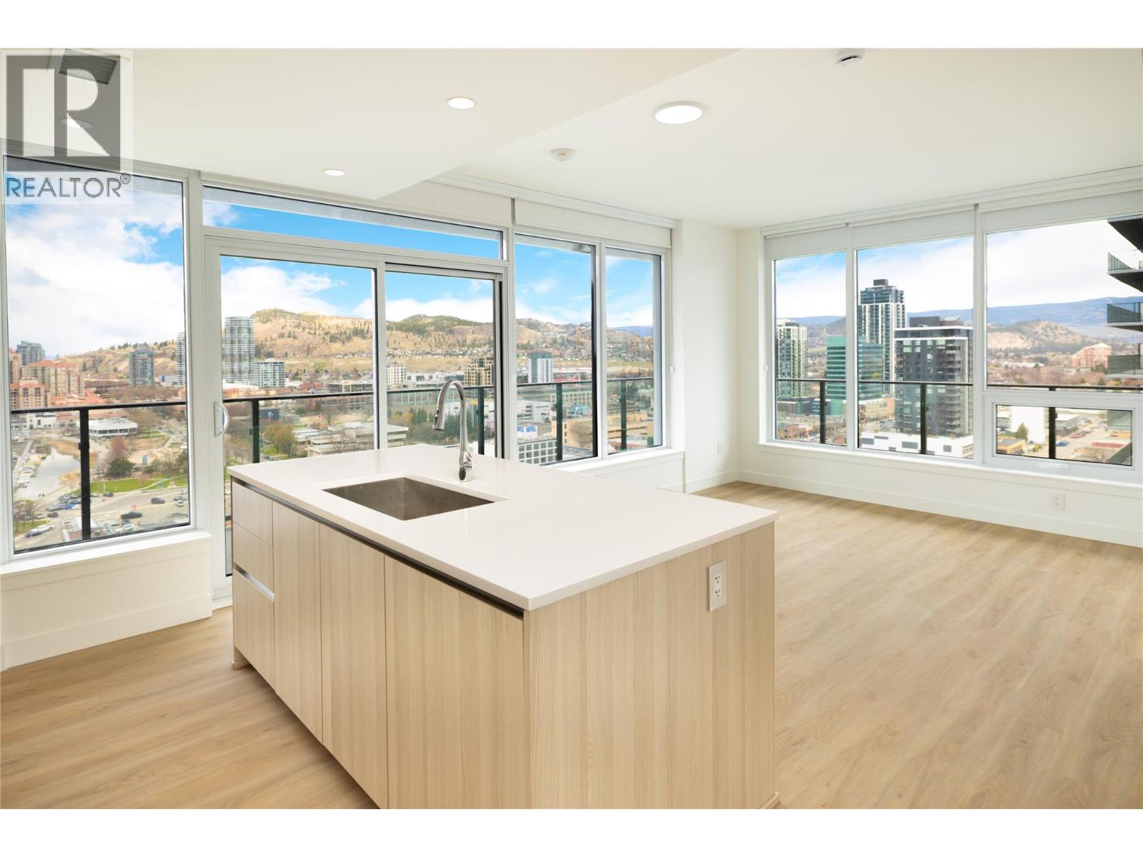 1602 238 Leon Avenue, Kelowna