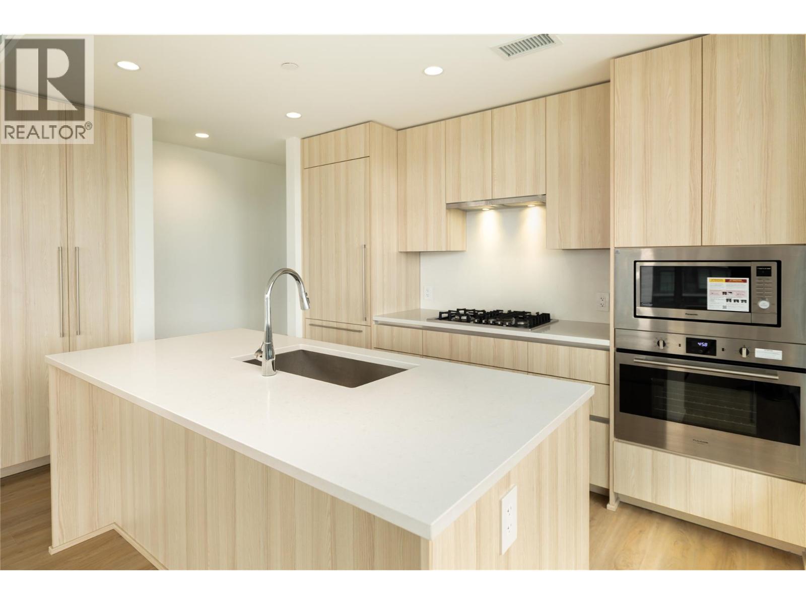 1602 238 Leon Avenue, Kelowna