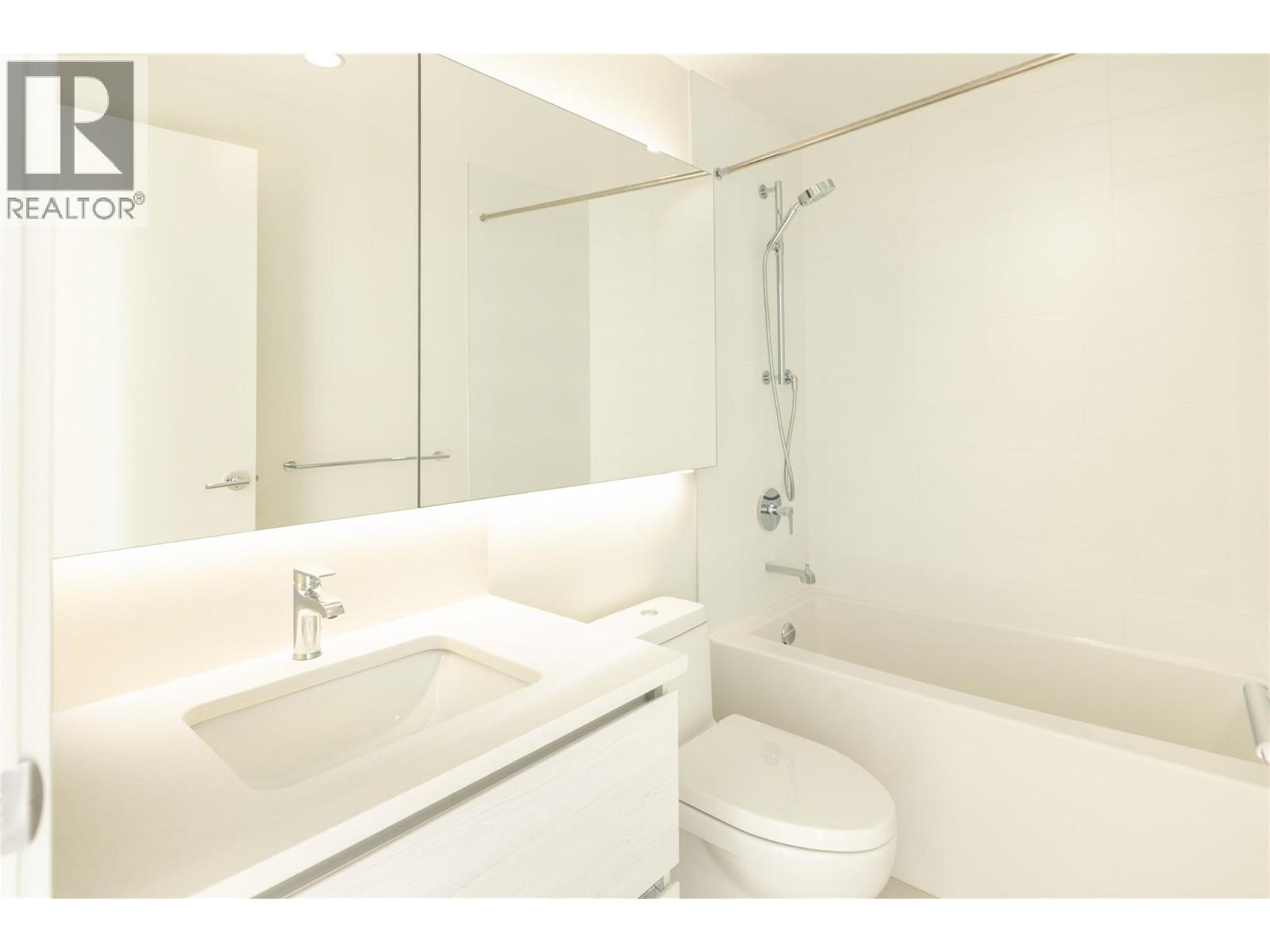 1602 238 Leon Avenue, Kelowna