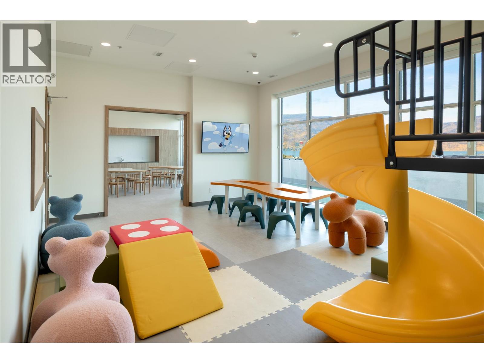 1602 238 Leon Avenue, Kelowna