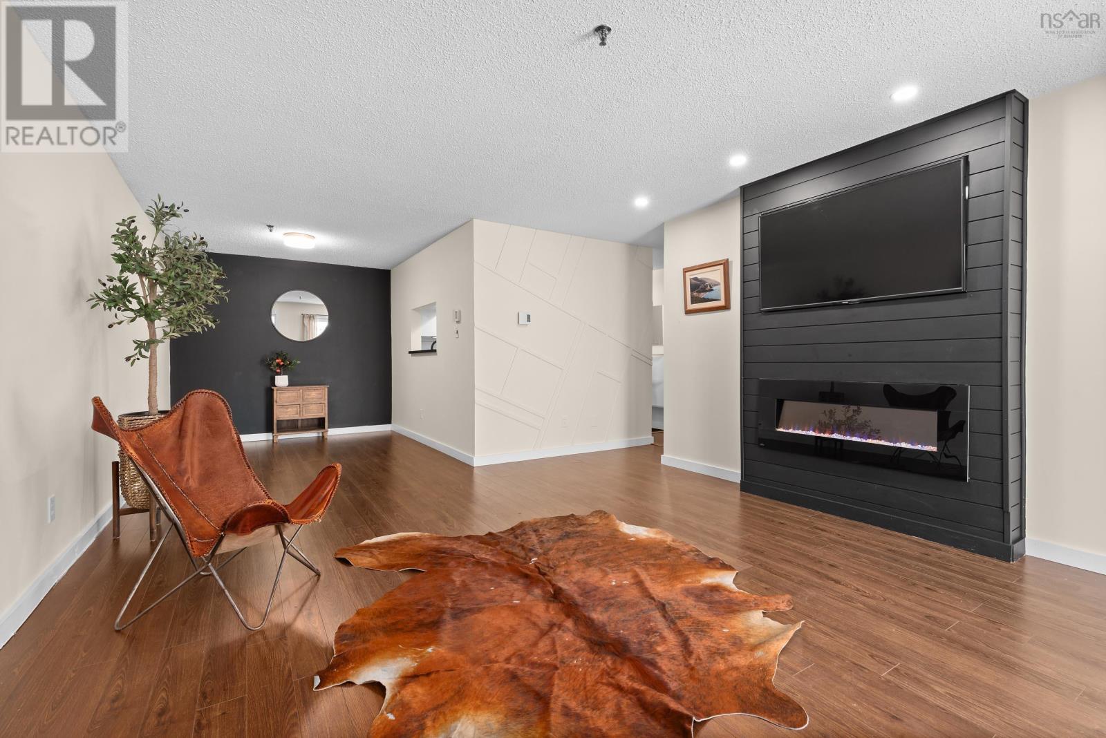 #101 2 LOMBARDY LANE - 10