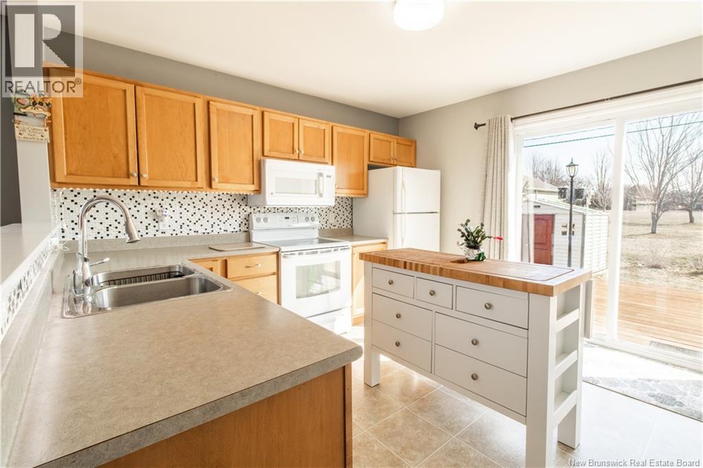 16 IMPERIAL DRIVE - 13