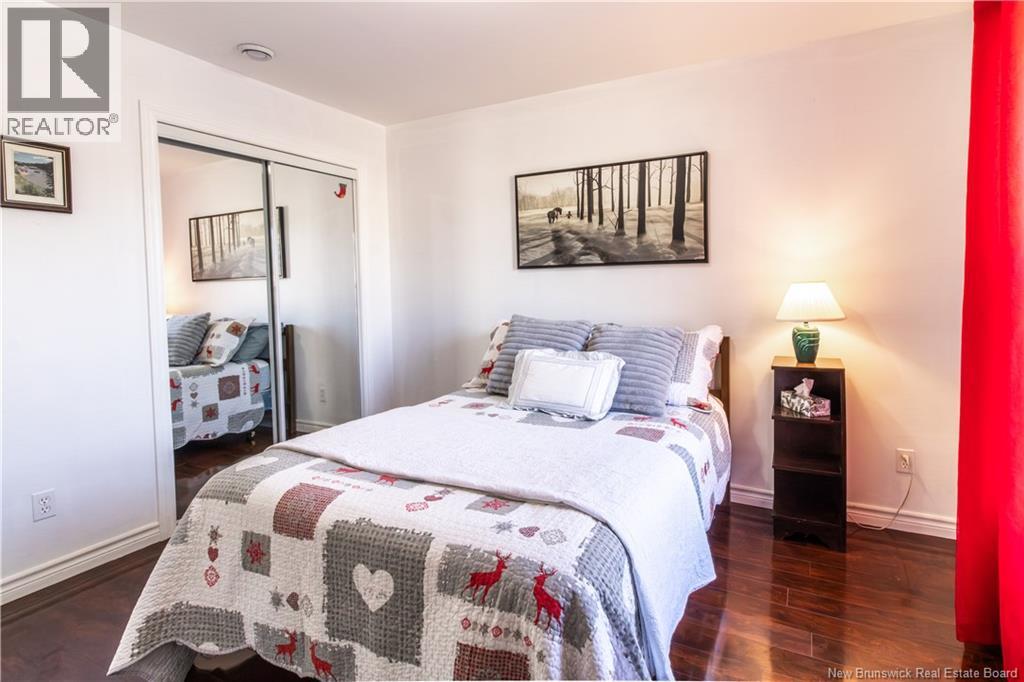 16 IMPERIAL DRIVE - 18