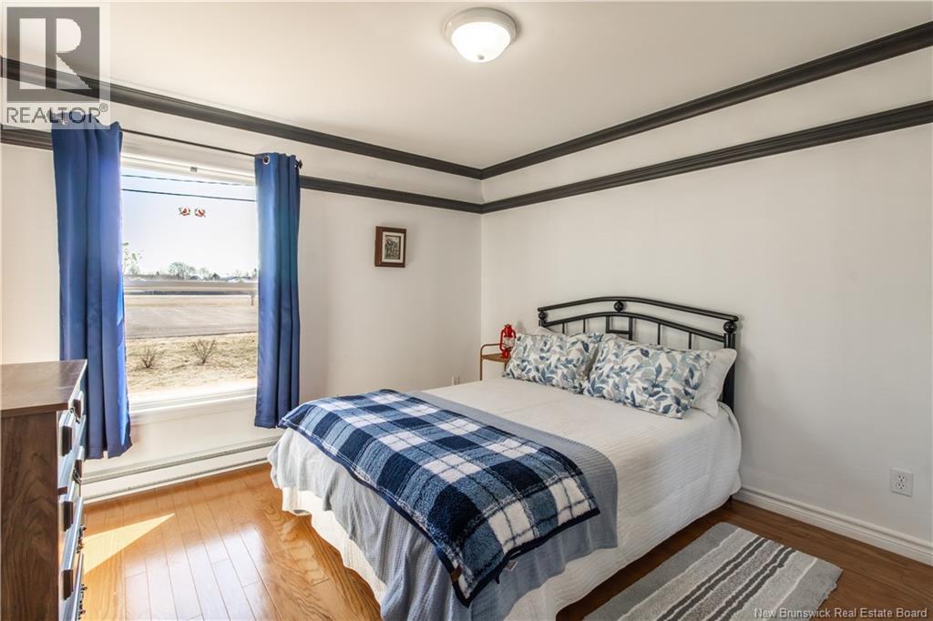 16 IMPERIAL DRIVE - 16