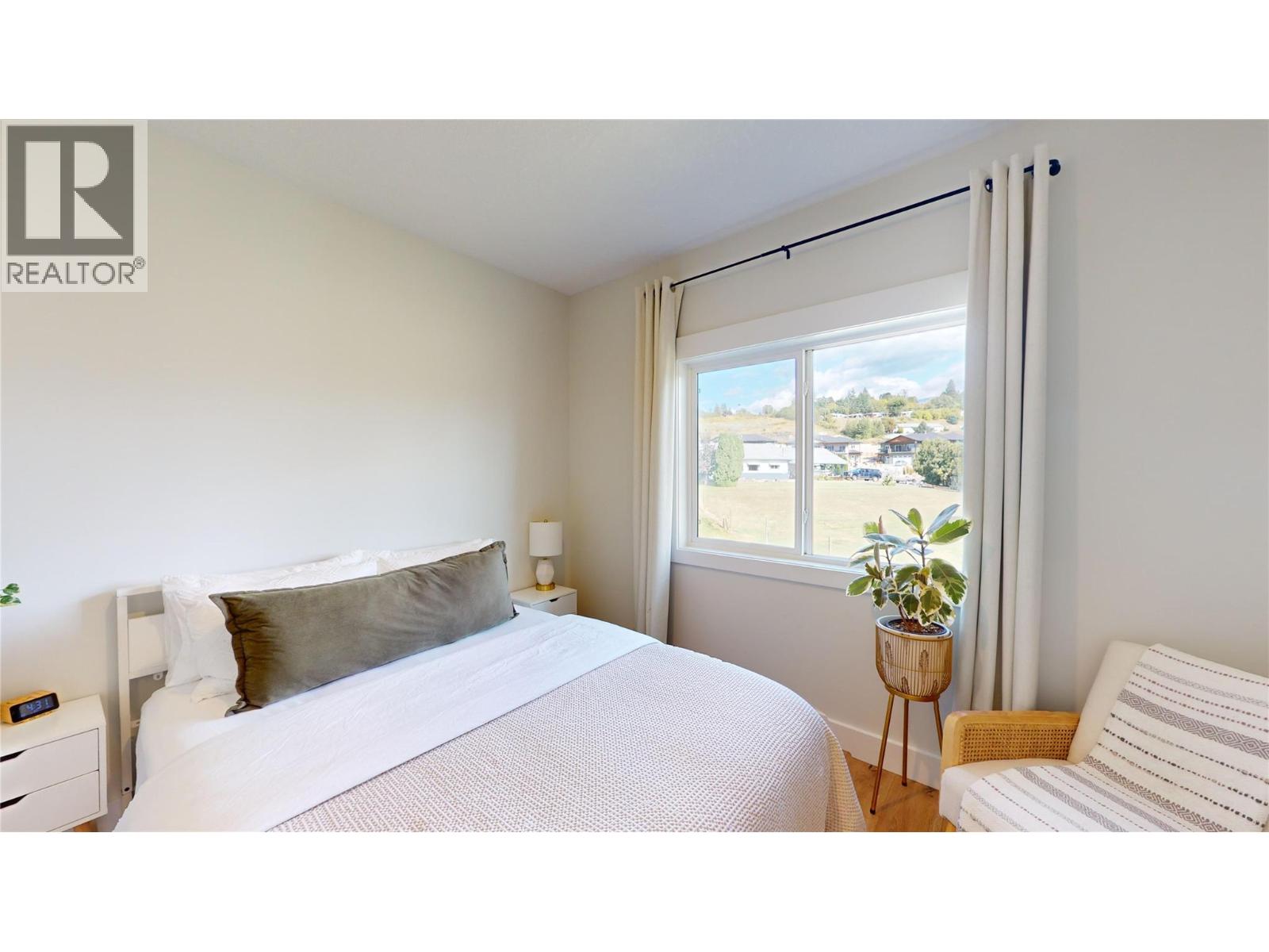 825 SELKIRK DRIVE - 27