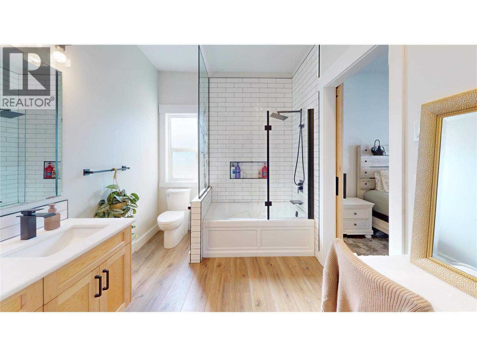 825 SELKIRK DRIVE - 22