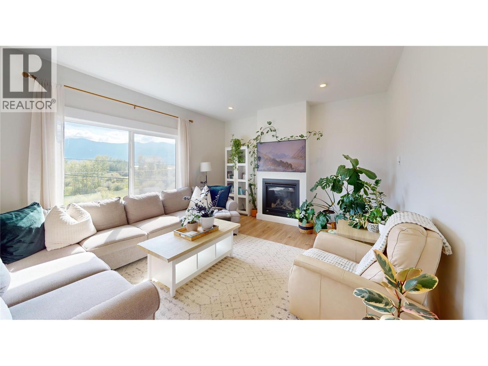 825 SELKIRK DRIVE - 9